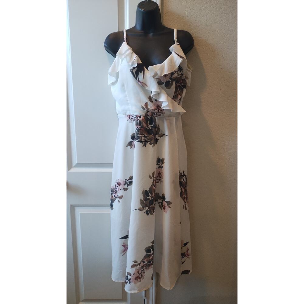 Noctflos Floral Cold Shoulder Midi Dress white size S